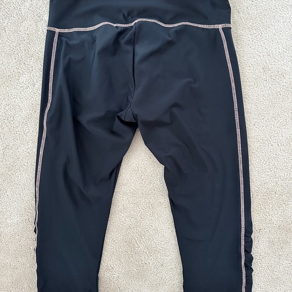 Weekend Active Capri pants - Picture 3 of 3